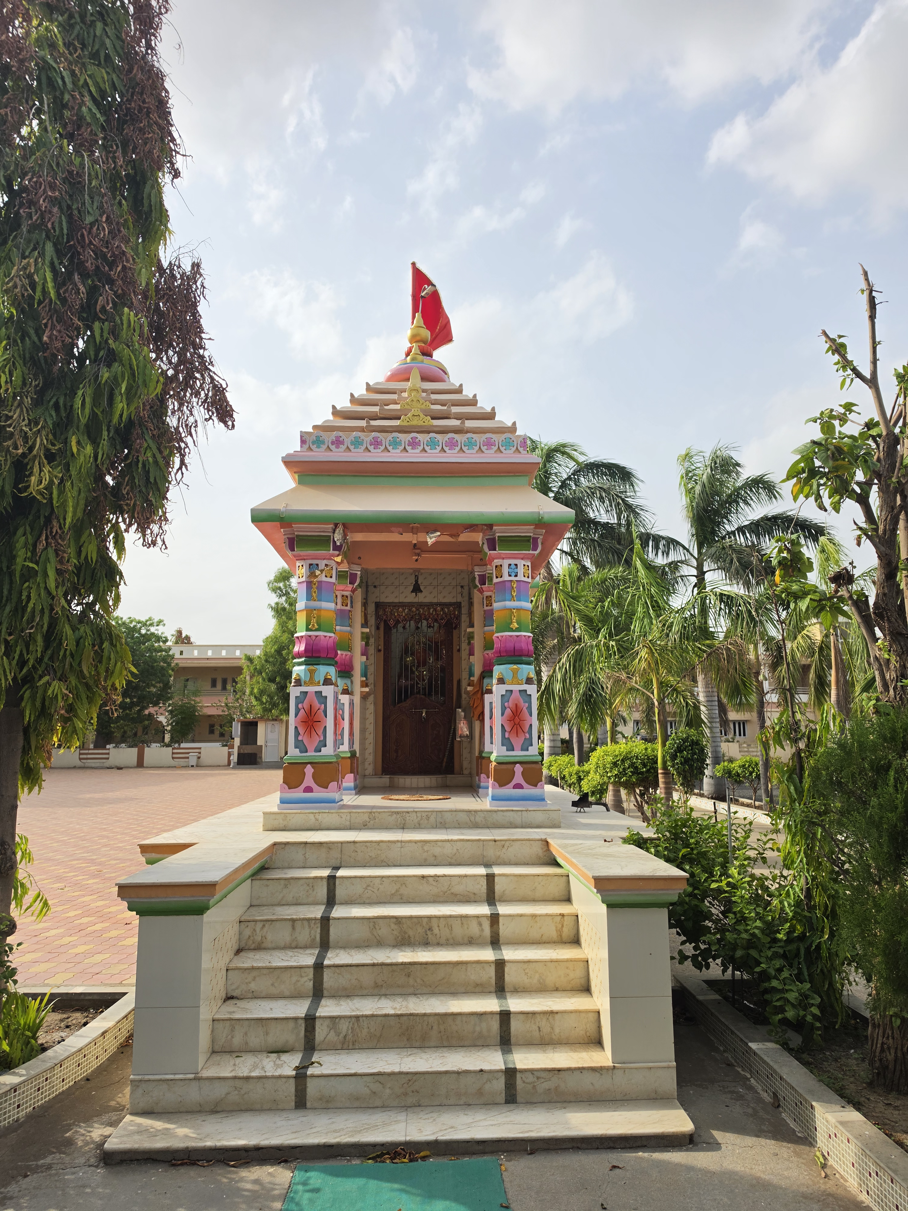 શ્રી હનુમાનજી મહારાજ (બળદેવદાસ મહારાજ આશ્રમ)